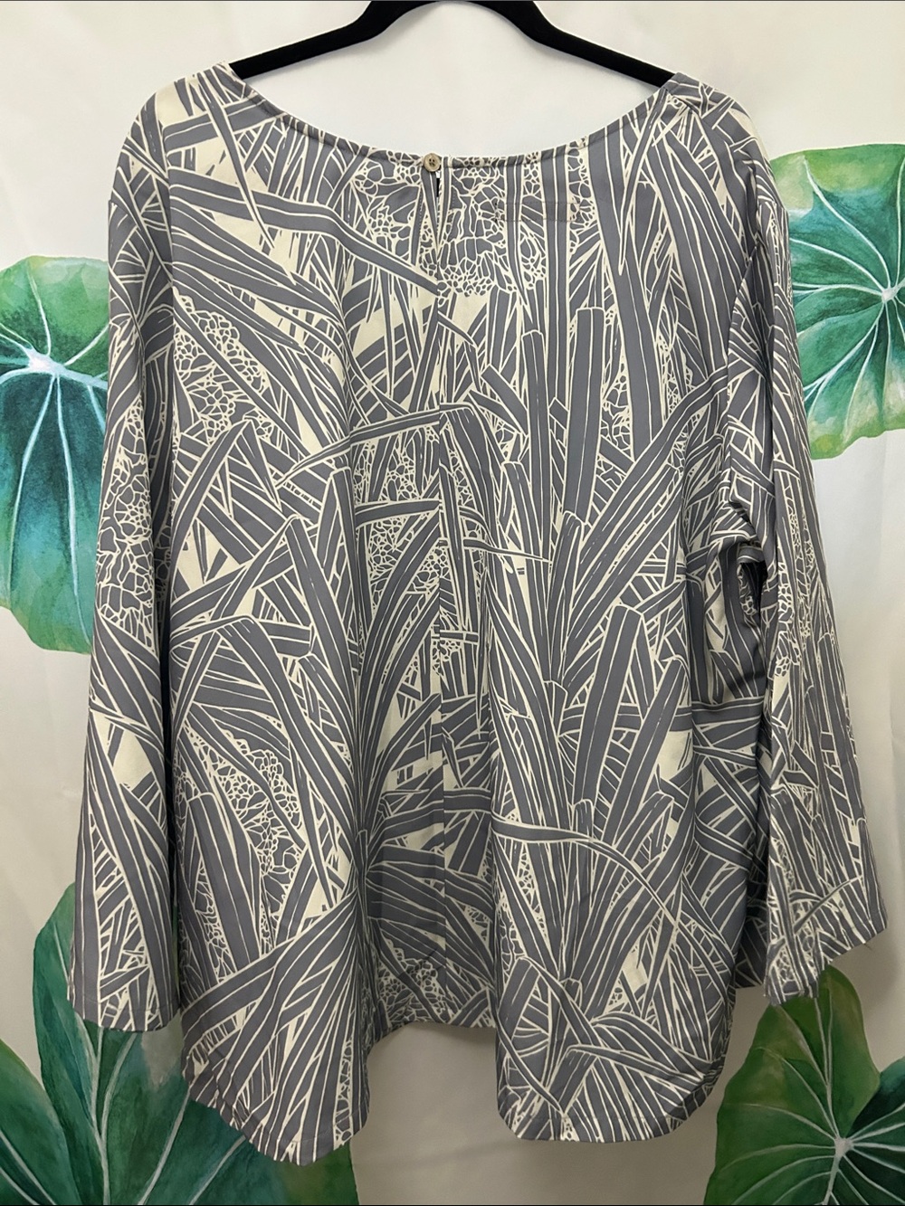 Manaola XXL Sage & Cream Hala Print Top - Picture 4 of 4